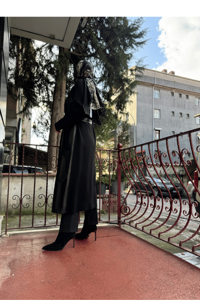 Miss Dalida Önü Deri Kuşaklı Uzun Ceket Siyah T25K-8011