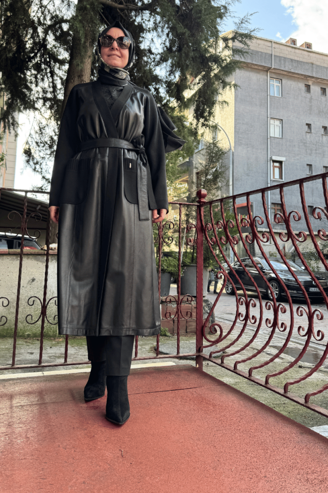 Miss Dalida Önü Deri Kuşaklı Uzun Ceket Siyah T25K-8011