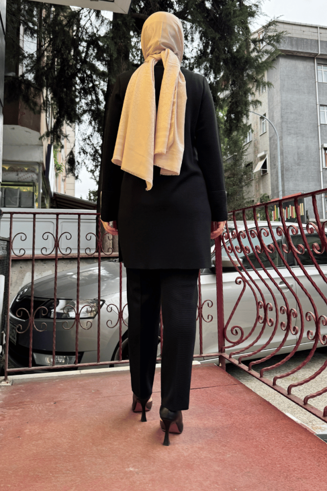 Miss Dalida Yakası ve Bileği Bekletme Detaylı Tunik Siyah T25K-6026