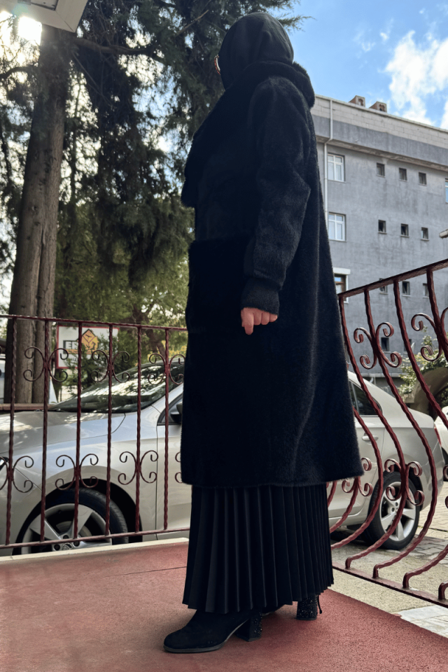 Ghisa Kürk Detaylı Kaban Siyah 5KGSKBN24111