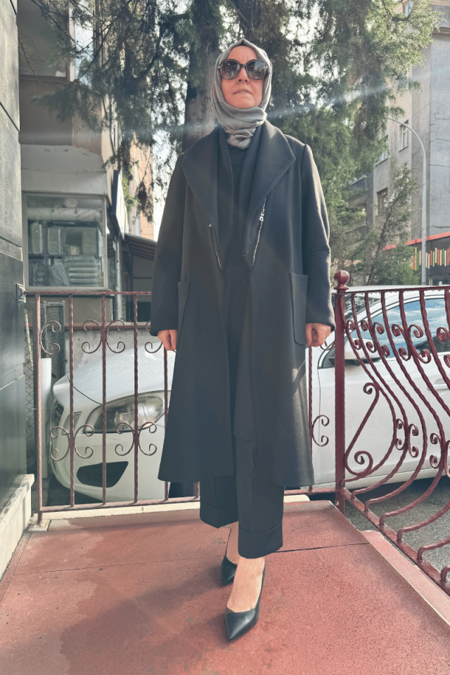 MissWhence Fermuar Detaylı Kemerli Kaşe Kap Siyah 36411